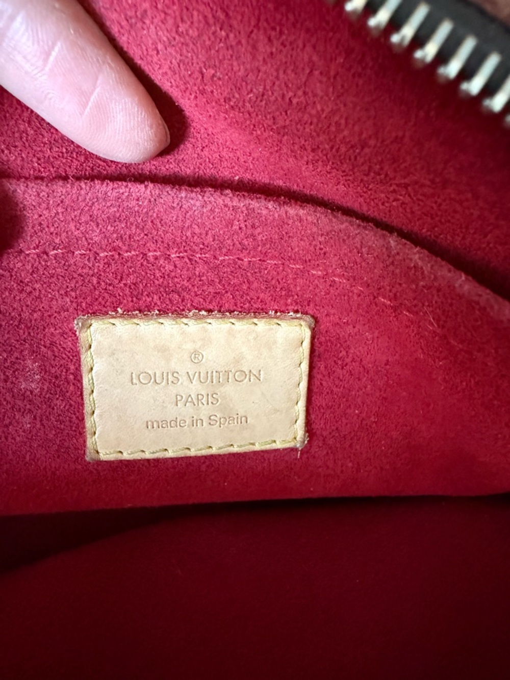 Louis Vuitton Monogram Canvas Shoulder Bag with Tan Trim - Picture 10 of 16